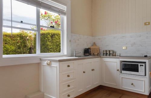 Evandale Apartment | Cozy Arendon Cottage: Family-Friendly with Breakfast Included