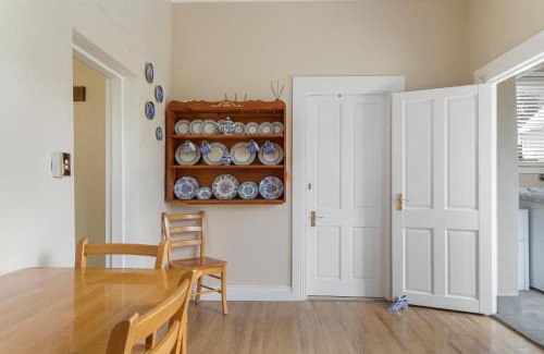 Evandale Apartment | Cozy Arendon Cottage: Family-Friendly with Breakfast Included