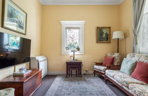 Evandale Apartment | Cozy Arendon Cottage: Family-Friendly with Breakfast Included