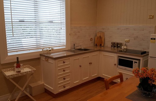 Evandale Cottage | Guest Rated 10/10: Arendon Cottage with Family-Friendly Amenities