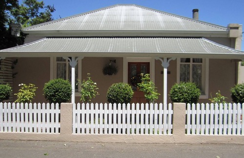 Evandale Cottage | Guest Rated 10/10: Arendon Cottage with Family-Friendly Amenities