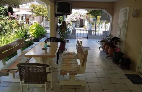 Olymbiaki Akti Apartment | Budget-Friendly Ares Hotel: Ideal for Family Stays