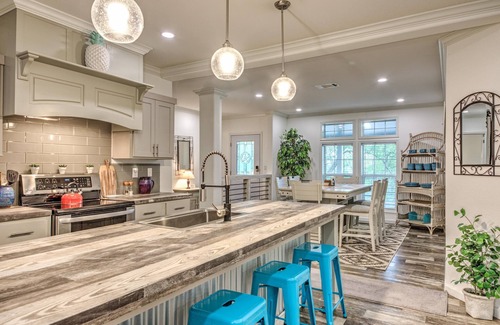 Cherry Creek House | Discover Arete Stay: Country Charm Near Downtown