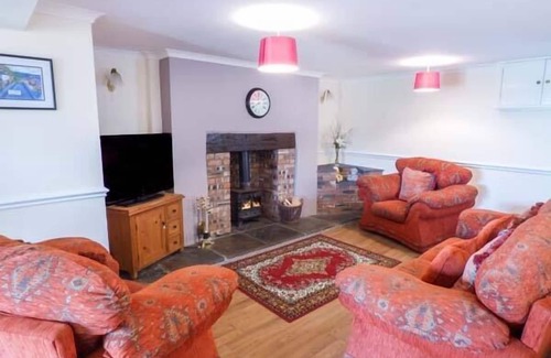 Bethesda Cottage | Family-Friendly ARFRYN with Cozy Open Fire in Bethesda