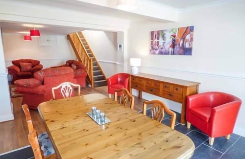 Bethesda Cottage | Family-Friendly ARFRYN with Cozy Open Fire in Bethesda
