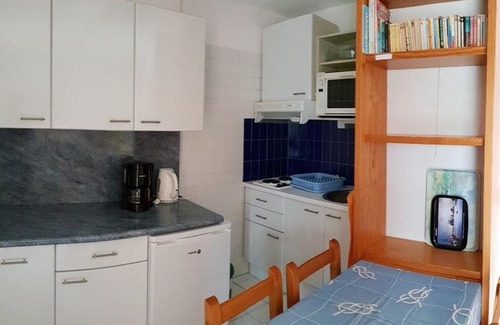 Plage d'Argeles Apartment | Cozy 2-Bedroom Apartment with Port View near Beach