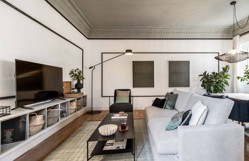 Almagro Apartment | Inviting Argento: 3 Bedrooms with Spa and Pet-Friendly Perks