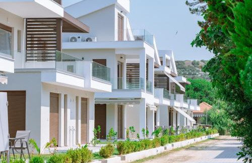 Paralia Ofryniou Apartment | Discover Argilos Residential Complex: Pet-Friendly Escape