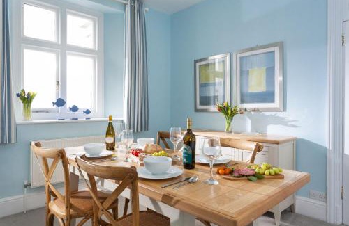 Penzance House | Pet-Friendly Argus Cottage: Perfect for Family Getaways