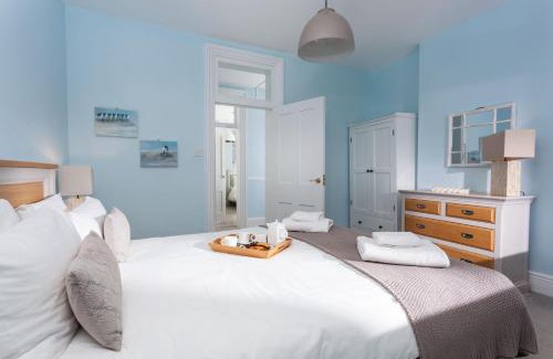 Penzance House | Pet-Friendly Argus Cottage: Perfect for Family Getaways