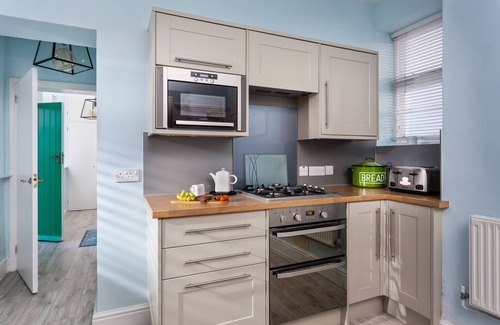 Penzance Cottage | Argus Cottage: Oceanfront Retreat at Pendeen Lighthouse