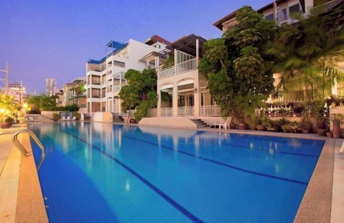Pratumnak Hill Apartment | Relax at Argyle 2 Bed with Pool near Phratamnak Hill