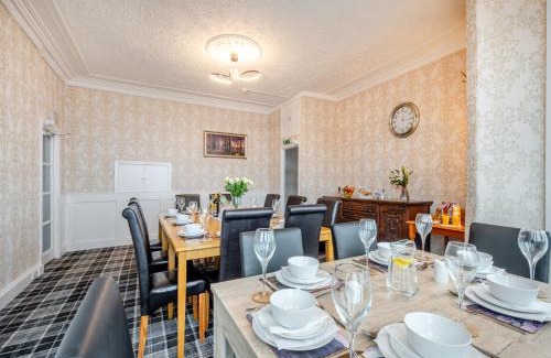 Rothesay House | Discover the Comfort of Argyle House with Hot Tub and Pet Care