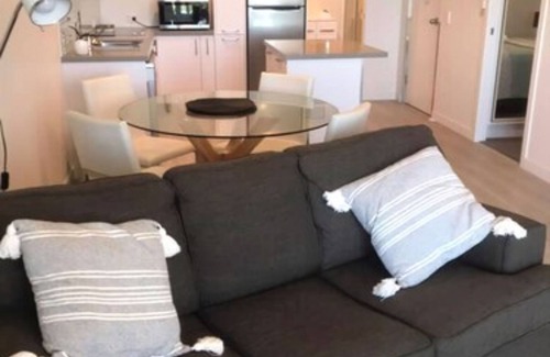 Maroochydore Hotel | Comfortable Argyle on the Park: Family-Friendly Retreat