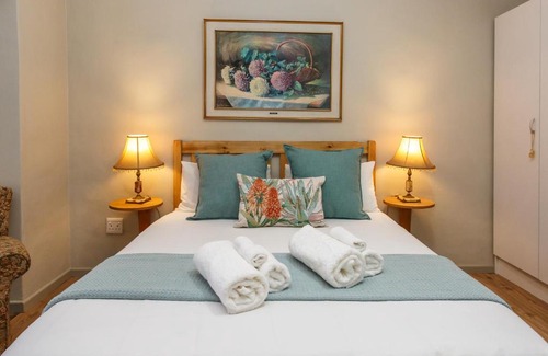 Oudtshoorn Bed & Breakfast | Discover Argyll B&B: 4-Star Stay with Pool & Kitchen