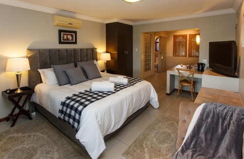 Oudtshoorn Bed & Breakfast | Discover Argyll B&B: 4-Star Stay with Pool & Kitchen
