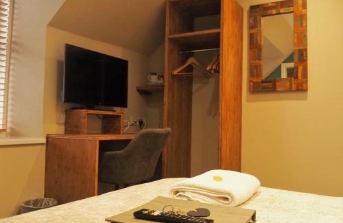 Bellochantuy Hotel | Argyll Hotel: Guest Rated 9.4 with Oceanfront Amenities