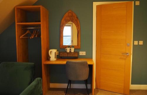 Bellochantuy Hotel | Argyll Hotel: Guest Rated 9.4 with Oceanfront Amenities