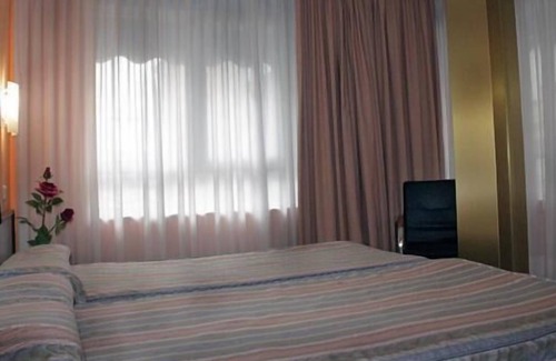 Santander Hotel | Welcoming Arha Santander: Spa, Restaurant & Family Amenities