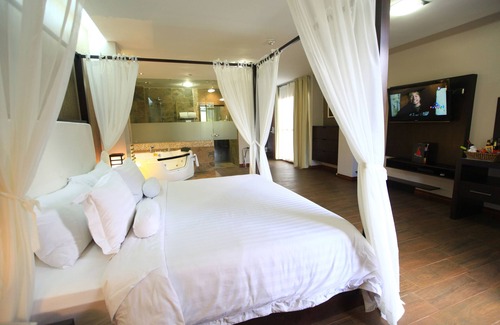 Gualaceo Hotel | Relaxing Retreat at Arhaná Hostería Resort with Spa & Pool