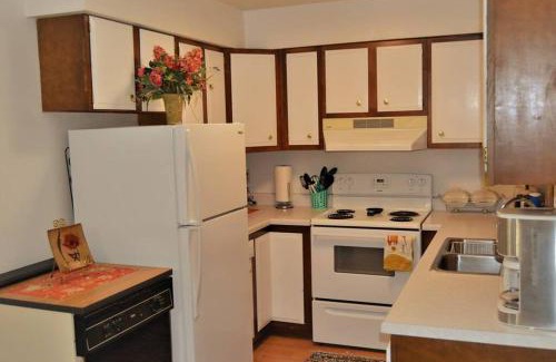Grand Forks Apartment | Guest Rated Arhaus 2: Family-Friendly Comfort Awaits