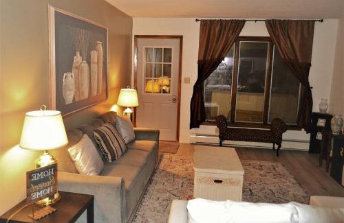 Grand Forks Apartment | Guest Rated Arhaus 2: Family-Friendly Comfort Awaits