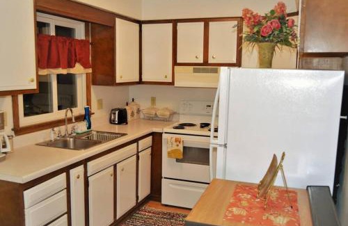Grand Forks Apartment | Guest Rated Arhaus 2: Family-Friendly Comfort Awaits