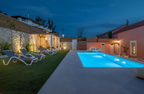 Archanes Apartment | Elegant Arhontiko Arhanes Suites: Guest Rated 9.4/10