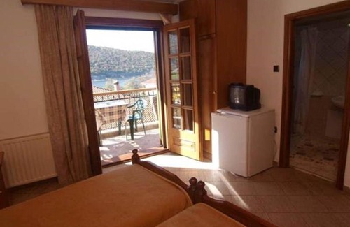 Lefkonas House | Family-Friendly Arhontiko With Kitchen & 9.1/10 Rating