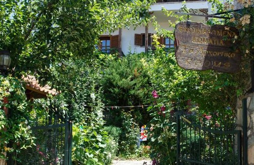 Lefkonas House | Family-Friendly Arhontiko With Kitchen & 9.1/10 Rating