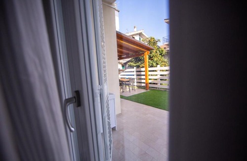 Martinsicuro Bed & Breakfast | Unwind at Aria di Mare: Ocean View & Private Beach Access