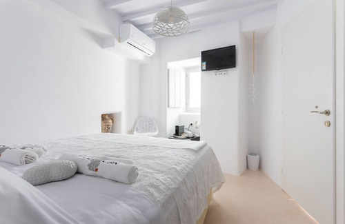 Little Venice House | Top-Rated Aria Room by i-Diva in Mykonos with Breakfast