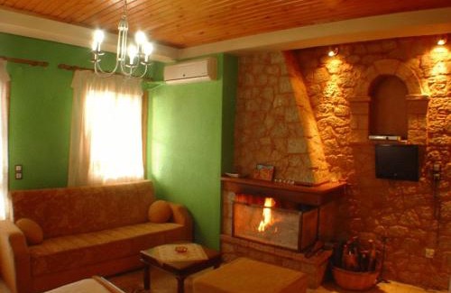 Arachova House | Kid-Friendly Retreat at Ariadne Guesthouse with 9/10 Rating