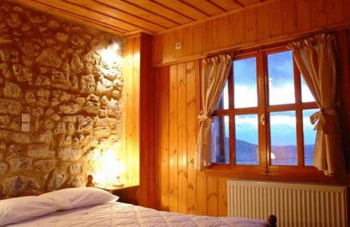 Arachova House | Kid-Friendly Retreat at Ariadne Guesthouse with 9/10 Rating
