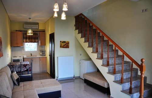 Apidias Lakkos House | Discover Ariadnes Holiday Accommodation II with Pool & Dining