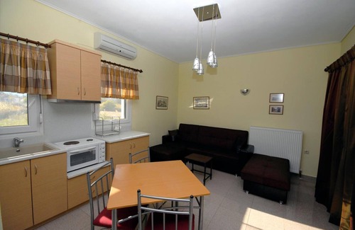 Apidias Lakkos House | Discover Ariadnes Holiday Accommodation II with Pool & Dining