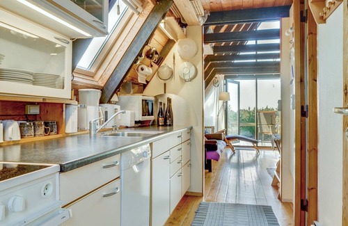Vestero Havn House | Oceanfront Retreat: Ariana Near the Sea with Spa & Breakfast