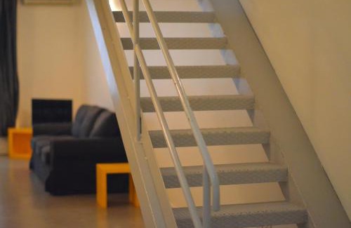 Porta Genova House | Discover Ariberto21: Pet-Friendly Retreat with Hot Tub