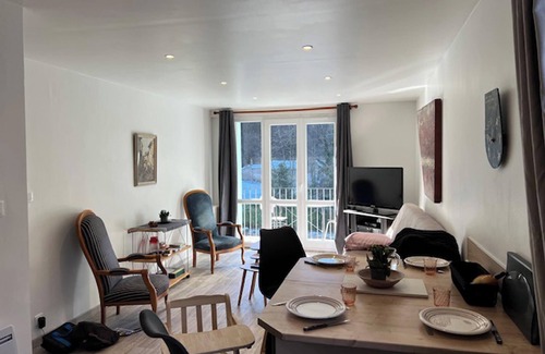 Couflens Apartment | Ariège calm change of scenery mountain rest hiking pets welcome