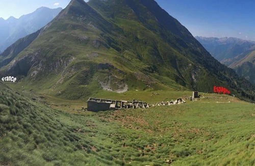 Couflens Apartment | Ariège calm change of scenery mountain rest hiking pets welcome