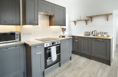 Llantwit Major Cottage | Experience Ariel Lighthouse Keepers Cottage with Ocean Views