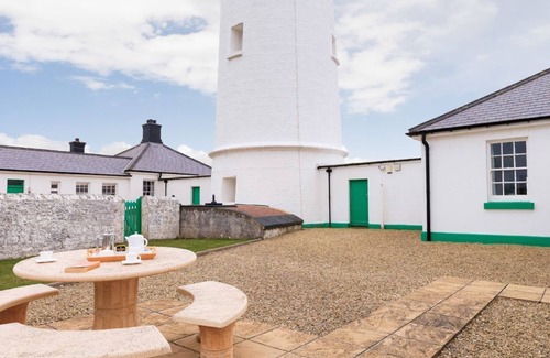 Llantwit Major Cottage | Experience Ariel Lighthouse Keepers Cottage with Ocean Views