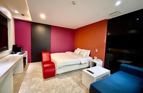 Ussambang Hotel | Family-Friendly Getaway at Arieti A for Memorable Stays