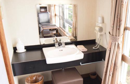 Kita Ward Hotel | Relax at Arima Onsen Motoyu Ryuusenkaku with Ocean Views