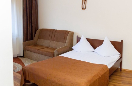 Moieciu House | Budget-Friendly Stay at Arinul with Family Amenities