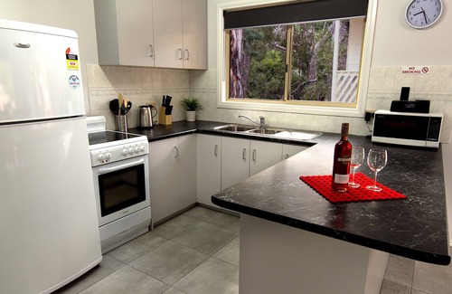 Halls Gap House | Arinya View: Modern Comfort with Ocean & Lake Views