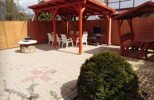 Zsorifurdo Apartment | Pet-Friendly Arinza Apartman Vendégház with Breakfast Included