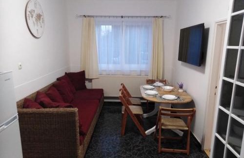 Zsorifurdo Apartment | Pet-Friendly Arinza Apartman Vendégház with Breakfast Included
