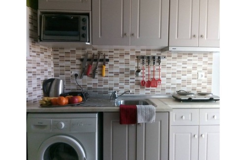 Gimari House | Top-Rated Aristidis Stone House with Breakfast & Family Amenities