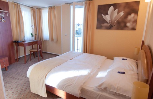 Bernhausen Hotel | Inviting Stay at Aristo Hotel with Breakfast & Child Care